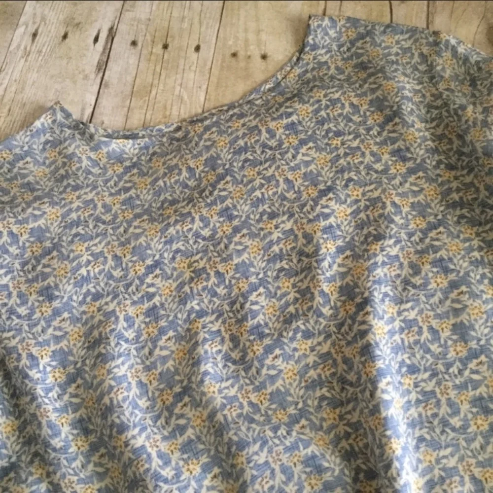 Beau Geste Julian Hsiung Blue Floral Silk Top NWOT - Picture 3 of 7